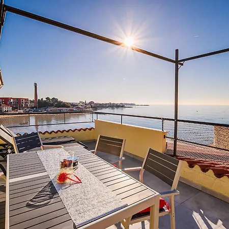 Sleek And Stylish With Sea View *