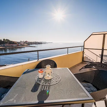 Sleek And Stylish With Sea View Umag