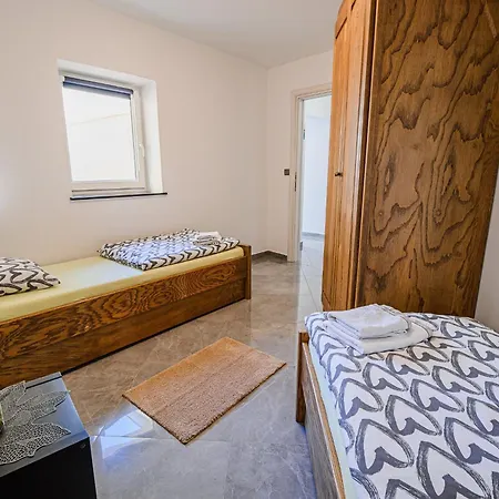 Sleek And Stylish With Sea View Apartmán *
